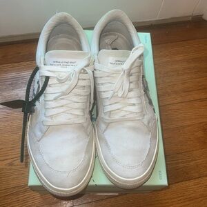 Off White Vulcanized Low- 8/10, price adjusted based on quality, can be restored